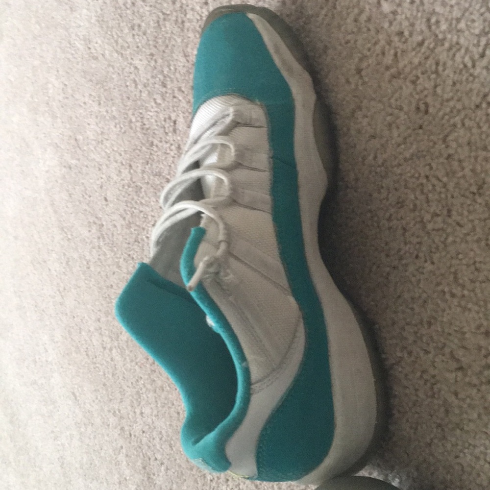 Jordan’s - Picture 2 of 5